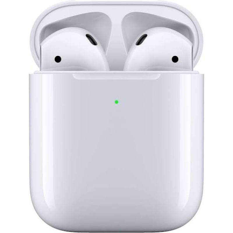 Ontembare Slagschip In de omgeving van Apple Airpods 2 met draadloze oplaadcase